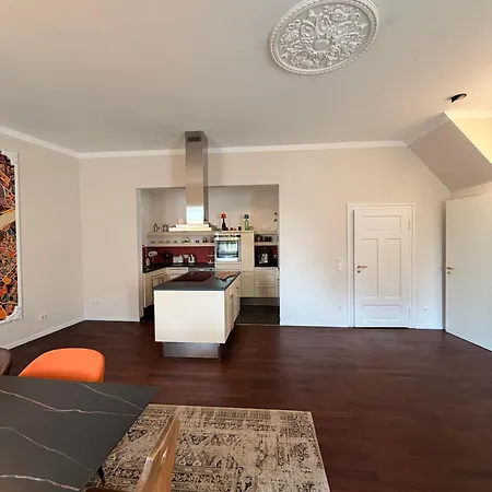 Located 1st-class Penthouse With 3 Appartement *