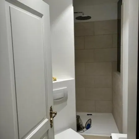 Located 1st-class Penthouse With 3 München