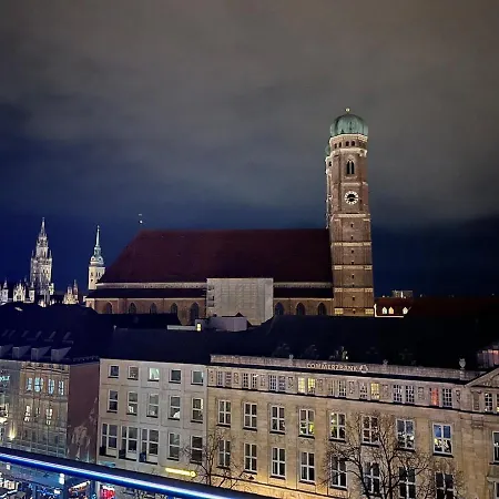 Located 1st-class Penthouse With 3 München